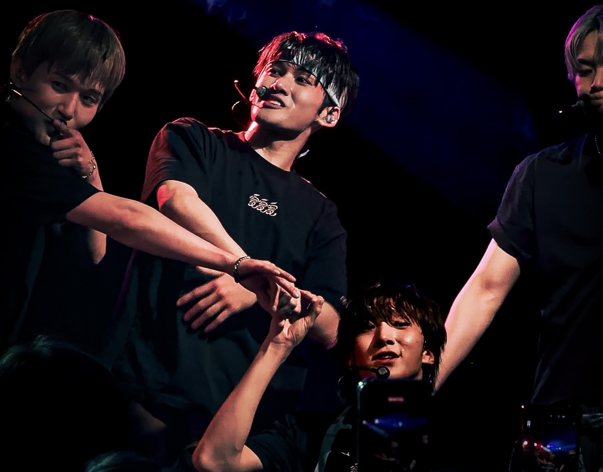 Versatility and Raw Emotion: 1VERSE shine at London concert